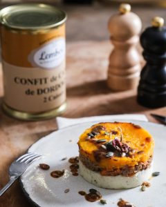 Parmentier de confit de canard Maison Lembert avec purée de patate douce, plat du Périgord.