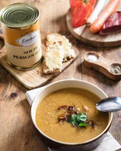 Soupe périgourdine Maison Lembert, spécialité traditionnelle du Périgord avec légumes et champignons