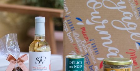 Quel vin avec le foie gras ? Coffret Les Essentiels du Périgord XL avec foie gras de canard, terrine artisanale, gésiers de canard, noix grillées et vin Saint-Vivien Côtes de Montravel.