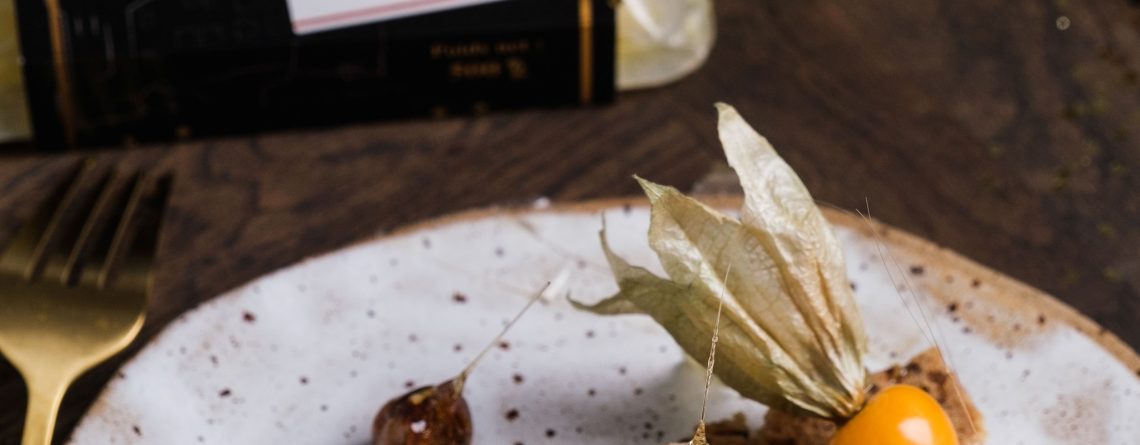 Quel pain avec le foie gras : tranche de foie gras de canard mi-cuit Maison Lembert servie sur un pain aux noisettes