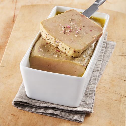 Cuisson foie gras au bain marie : terrine de foie gras maison prête à être tranchée